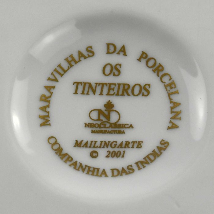 Tinteiro em porcelana com brasão, ricamente decorado com dourados