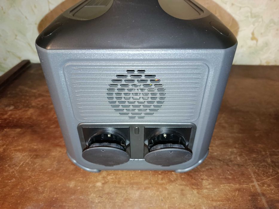 Зарядная станция Ugreen Power Roam 600 GS600 ёмкость 680 Вт*ч LiFePo4