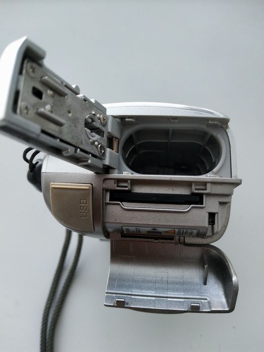 Цифровой фотоаппарат Olympus C-310 Zoom с нерабочим дисплеем