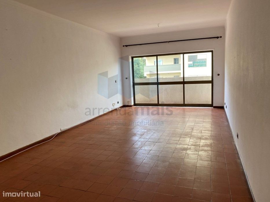 Arrenda-se Apartamento T3 + garagem fechada em Coimbra