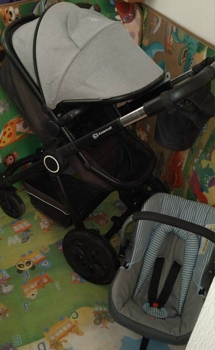 Продам детскую коляска Kinder Kraft 2блока +автокресло почти новая.