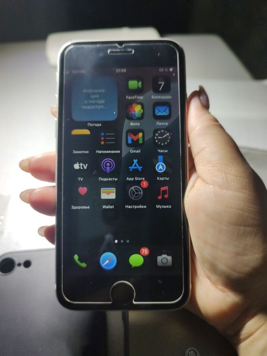 iPhone SE 2020 в гарному стані