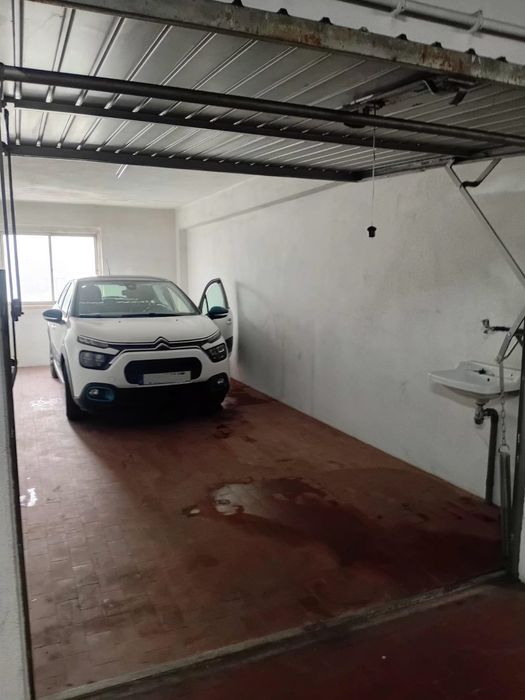Garagem / box para arrendamento Massamá
