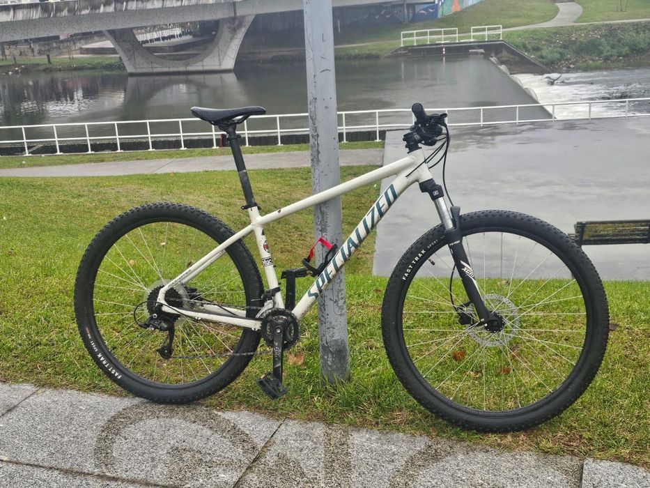 Specialized Rockhopper Sport 29" Trail
Gloss White/Dust Turquoise (L)