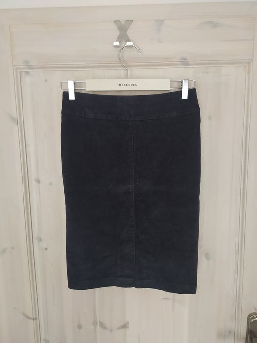 Czarna sztruksowa dopasowana spódniczka Benetton 36 S