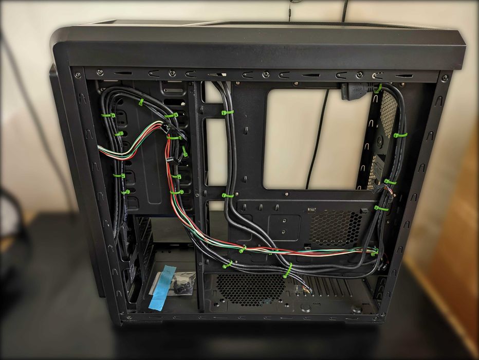 Zalman Z12 Plus - Caixa ATX com Leitor DVD