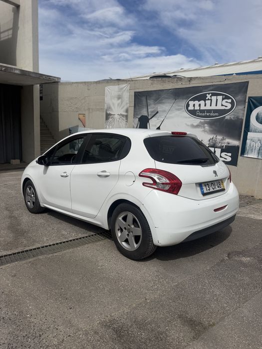 Peugeot 208.