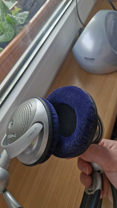 Bezprzewodowe słuchawki Philips ze stacją,  model  SBC HC 8652/8655