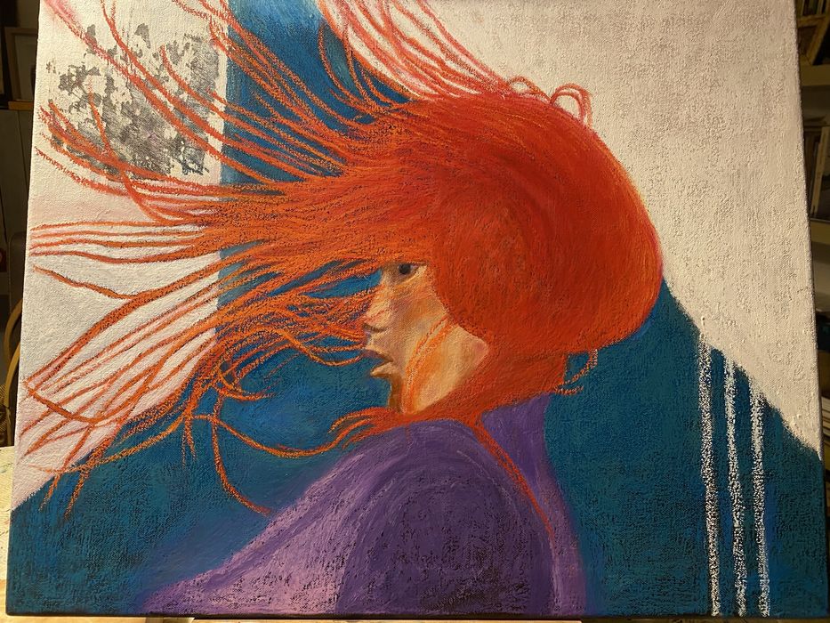 Menina com cabelo ao vento