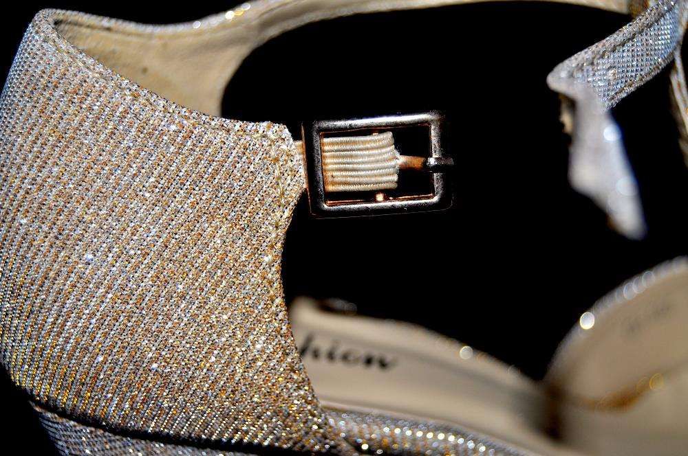 Sandálias com brilho