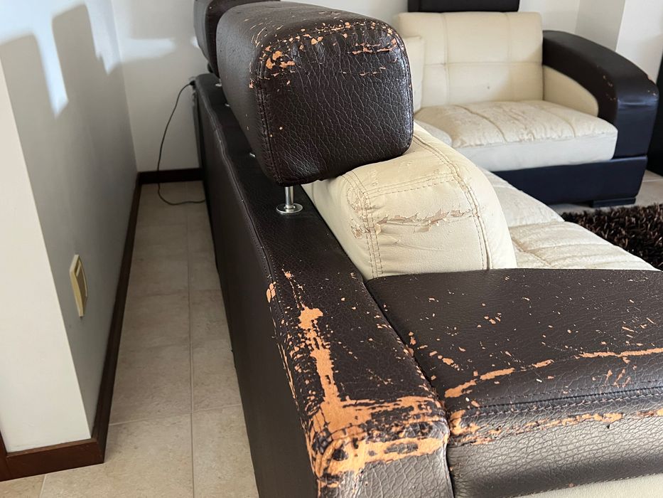 vendo sofá pouco usado mas visivelmente degradada pele sintética