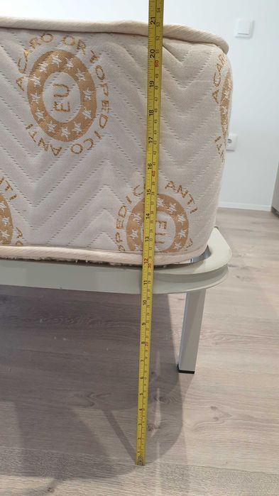Sommier / Estrado metálico com pés para colchão