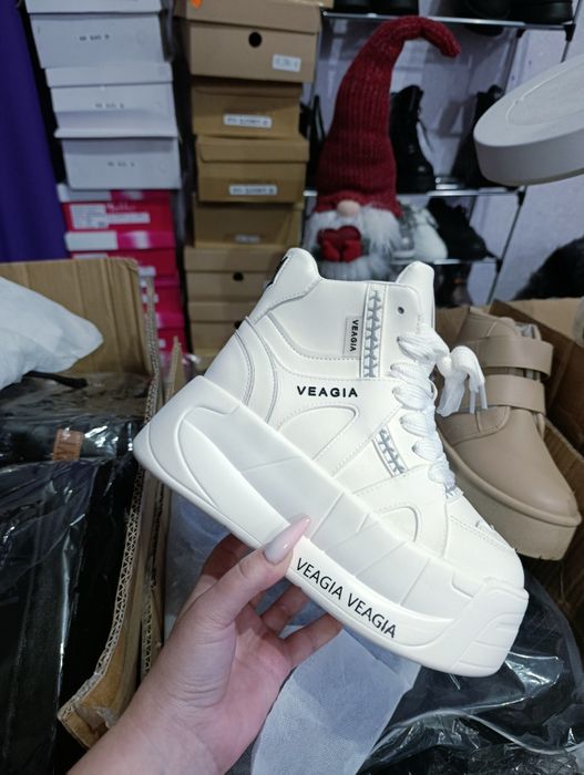 Кросівки ботінки 37(22.5см) йдуть на 34 на платформі зимові жіночі біл