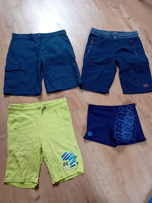 Paka Spodenki chłopięce 3 szt plus kąpielówki r. 140