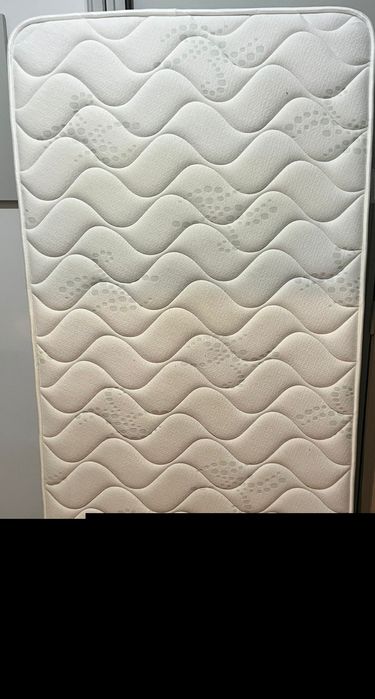 Colchão+ estrado de solteiro