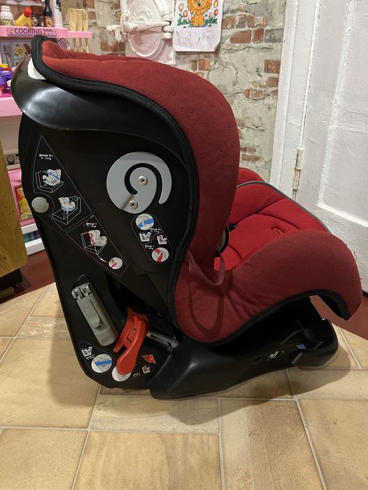 Дитяче автокрісло 0-18