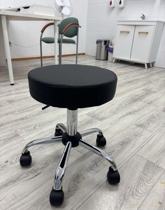Taboret kosmetyczny obrotowy