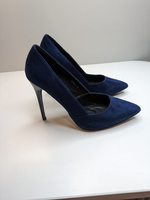 Buty na obcasie czulenka zamszowe 38