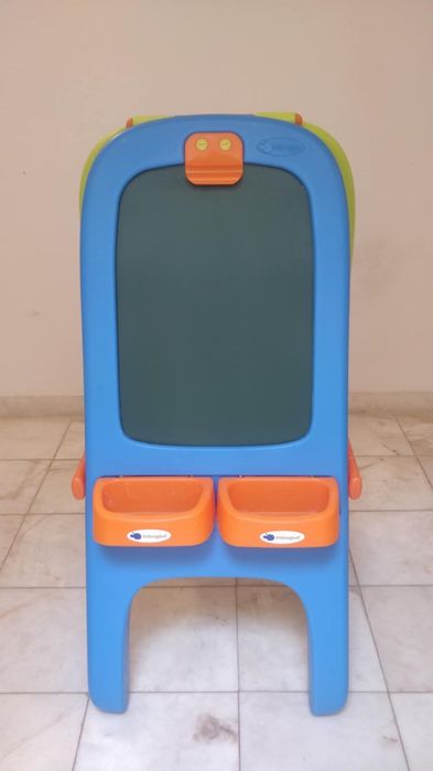 Quadro de criança para desenhar a ardósia e caneta