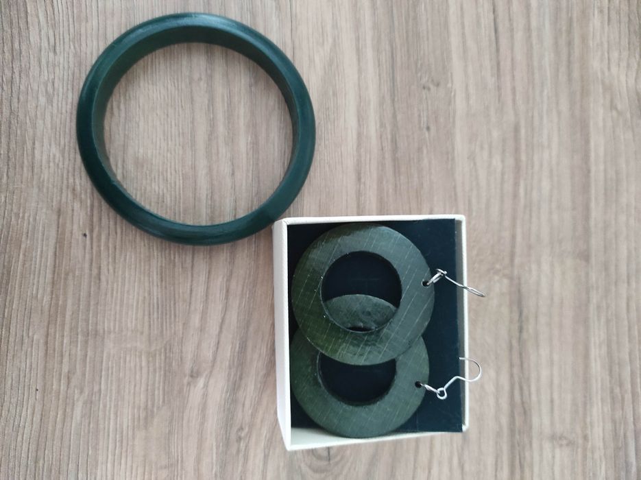 Komplet biżuterii drewnianej zielonej