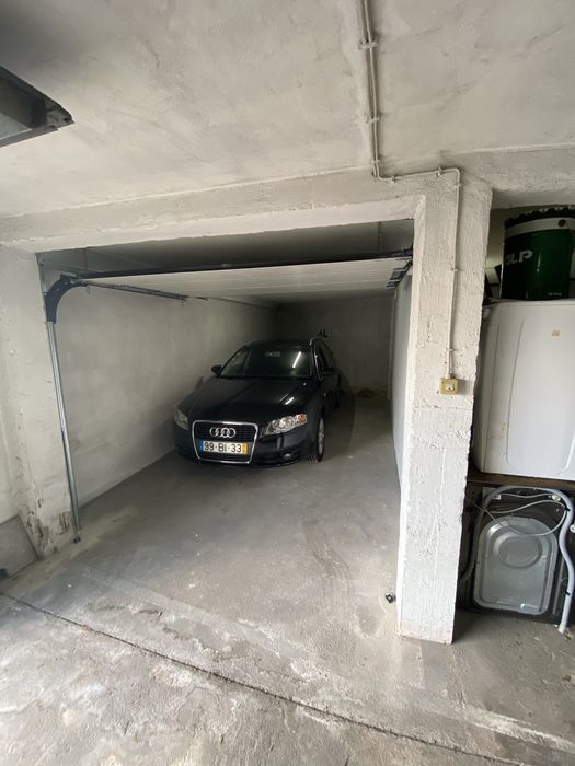 Garagem fechada perto da avenida de gaia