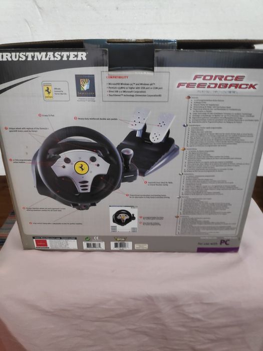 THUSTMASTER, Volante e pedais
