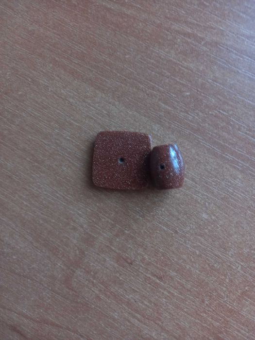 Авантюрин золотой песок, квадрат и бочонок кабошон. 2 шт. в ид.сост.