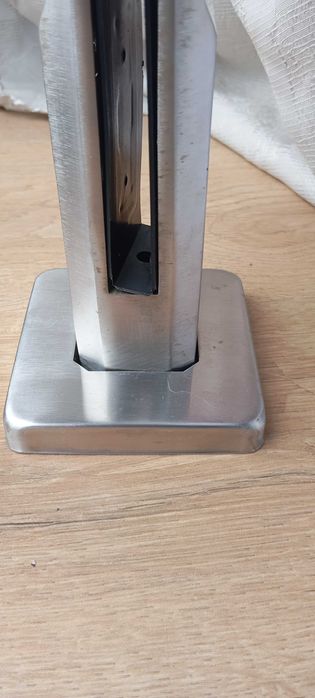 Prumos / pés de inox para guarda corpos em vidro laminado ou temperado