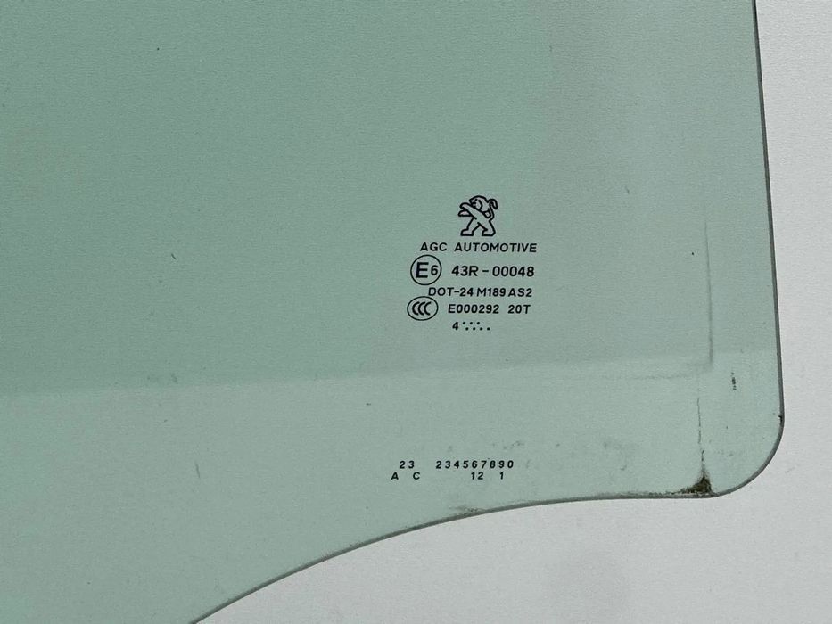 Vidro Trás Direito / Esquerdo - Peugeot 2008 I (2014)