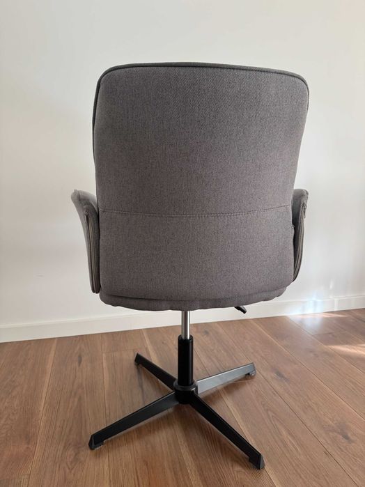 Cadeira de Escritório HOMA – Giratória e Regulável | Como nova