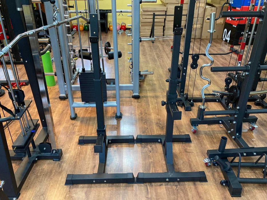 Stojaki pod sztangę od wyciskania do przysiadu regulowane