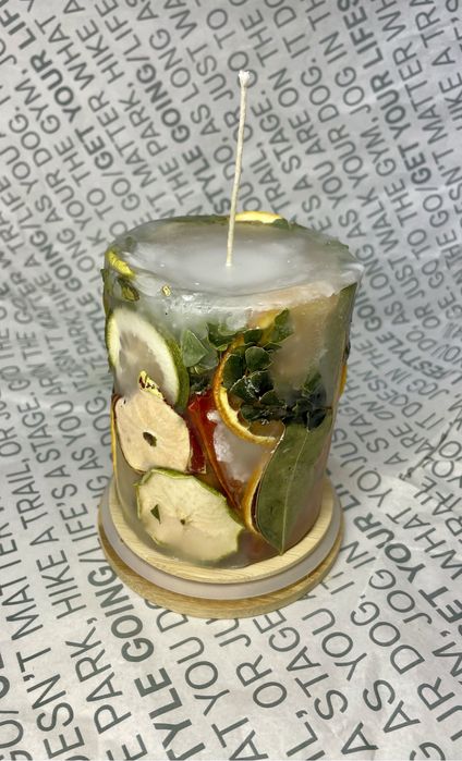 Ароматна свічка з натуральними сухоцвітами