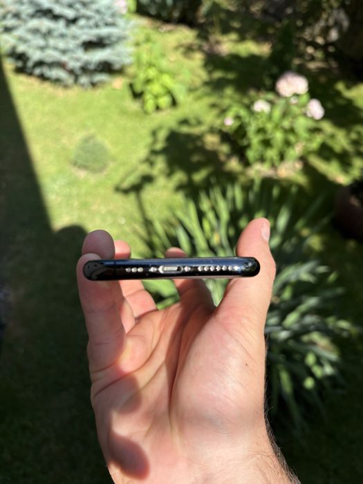 iPhone 11 Pro 256GB — Black