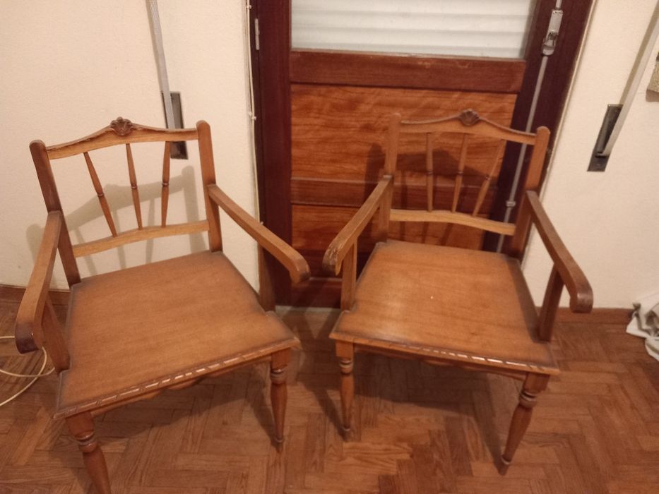 Cadeira madeira antiga