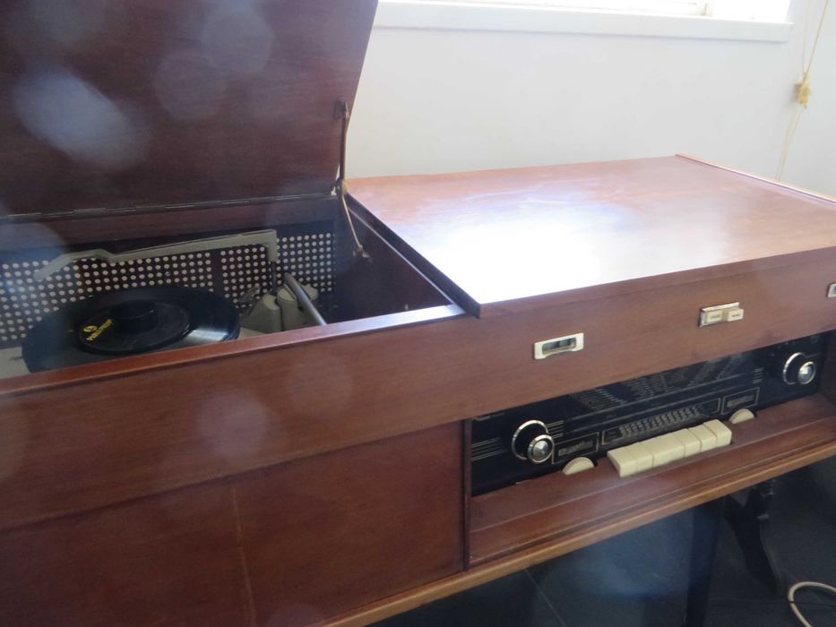 Rádio e Gira discos Philips