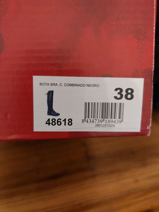 Botas altas marca XTI tamanho 38