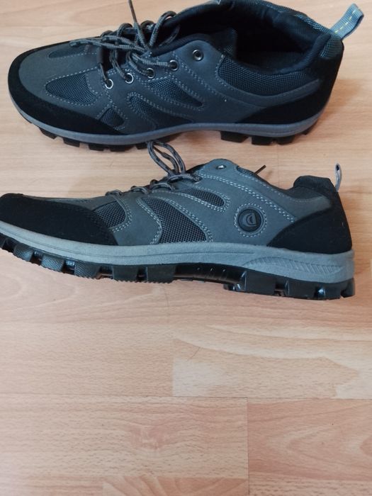 Buty męskie sportowe nr 46.