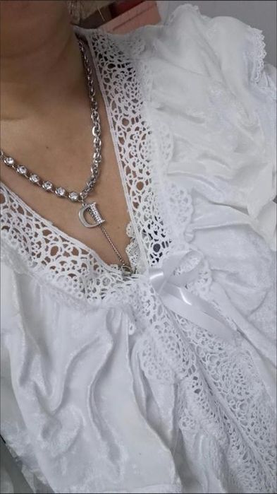 Стильний чокер прикрашений цирконами