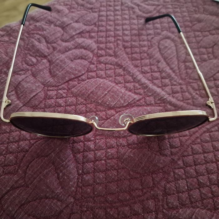 Óculos de sol sem marca