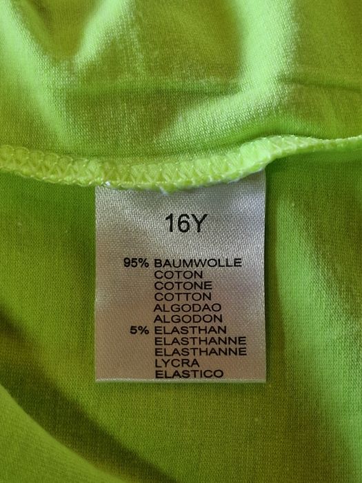 Conjunto de camisola e calção para menina. Tamanho 16 anos