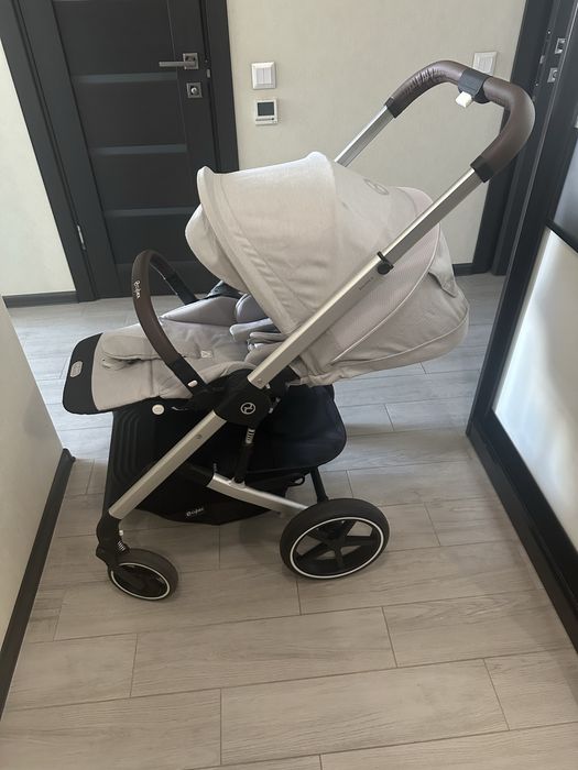 Прогулянкова коляска Cybex Balios s Lux ( двухсторонній матрасик+дощовик+чохли на колеса  у комплекті)