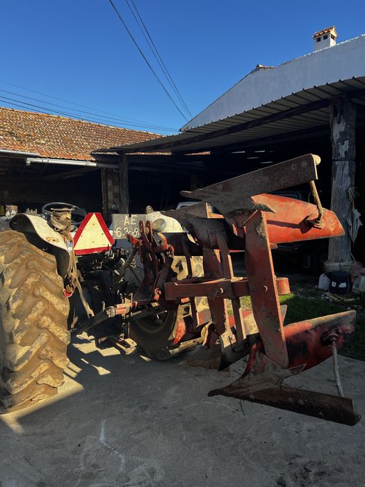 Ford 4000 com charrua