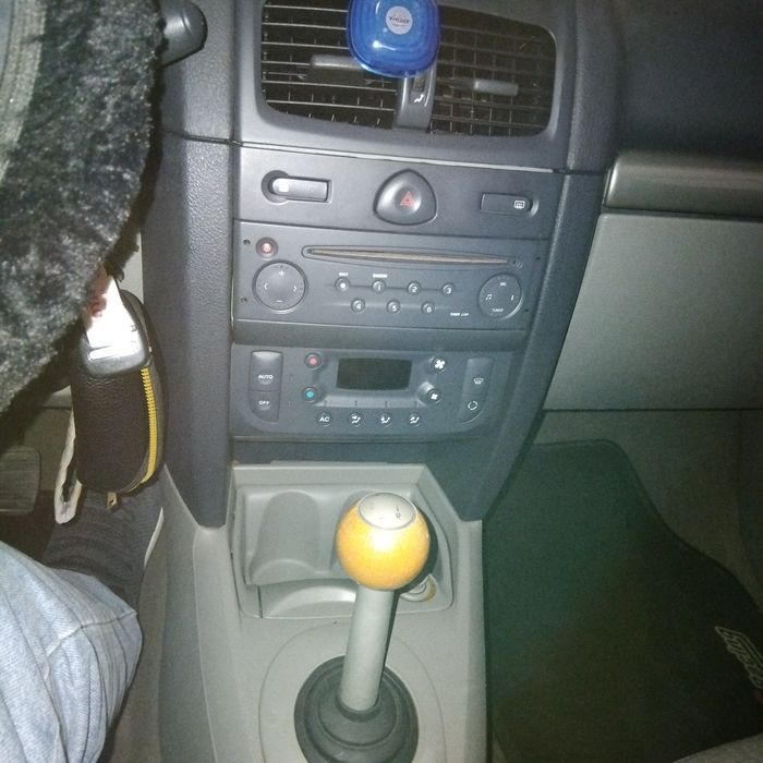 Vendo renaut  clio cx automática cor marron