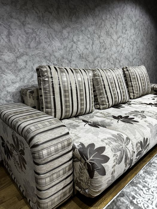 Продам диван.