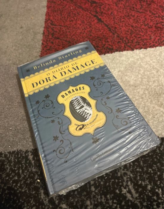 Livro: O diario de Dora Damage