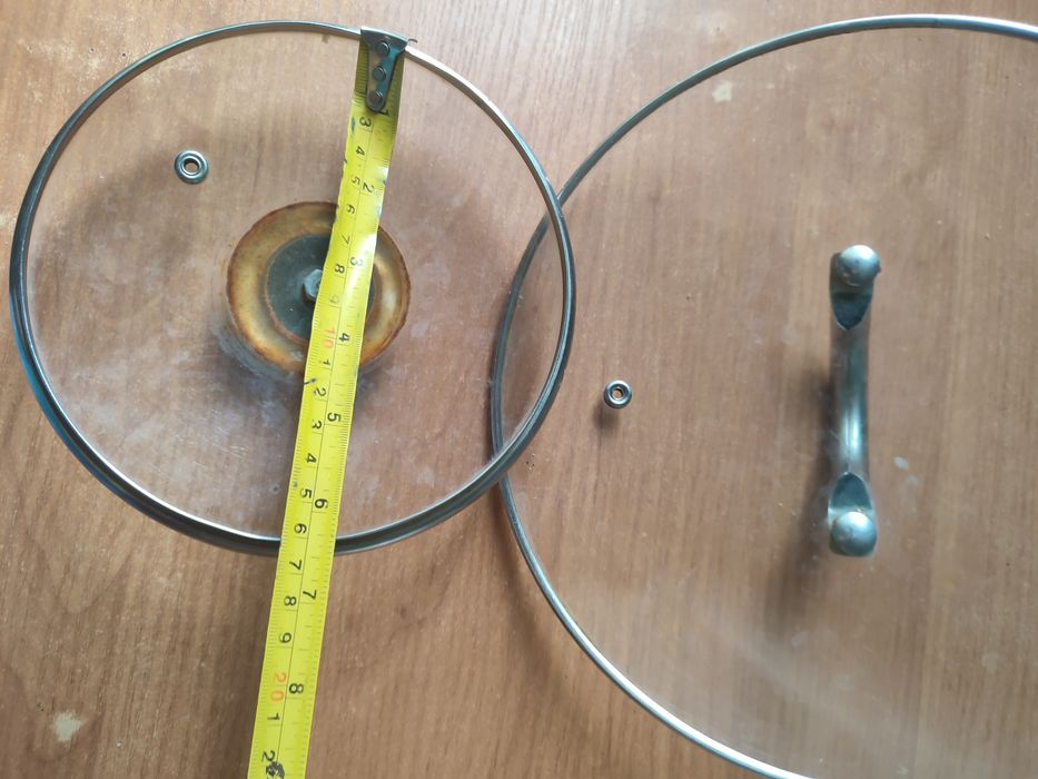 Продам дві кришки для кастрюль