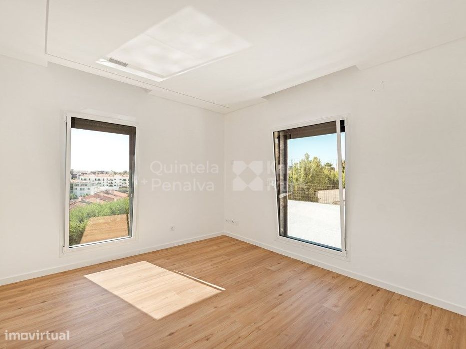 Moradia T4 com piscina e jardim na Amoreira, Cascais