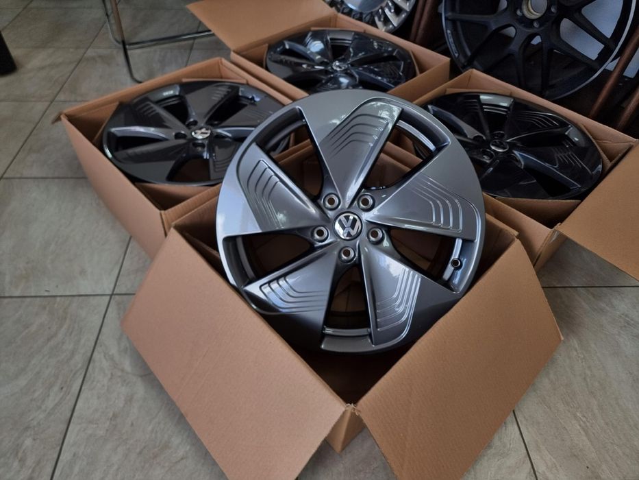 Nowe Felgi 18 Vw Golf 5 6 7 8 Touran Jetta Id.3 Bora 5X112 Grafit