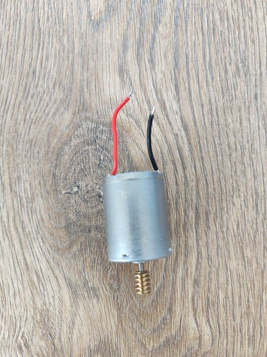 Mini silnik elektryczny