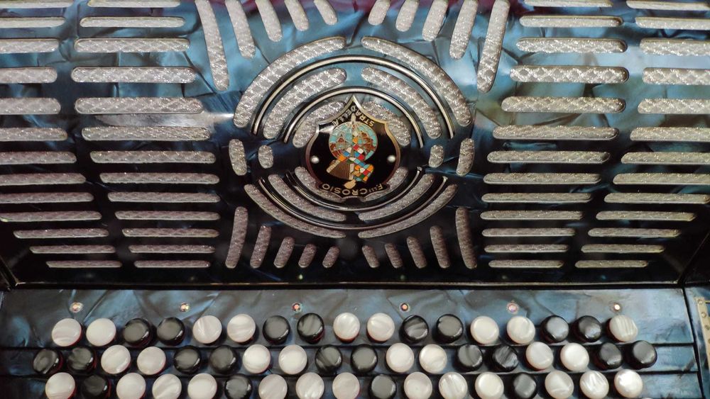 Acordeão Fratelli Crosio 120 Baixos + Caixa